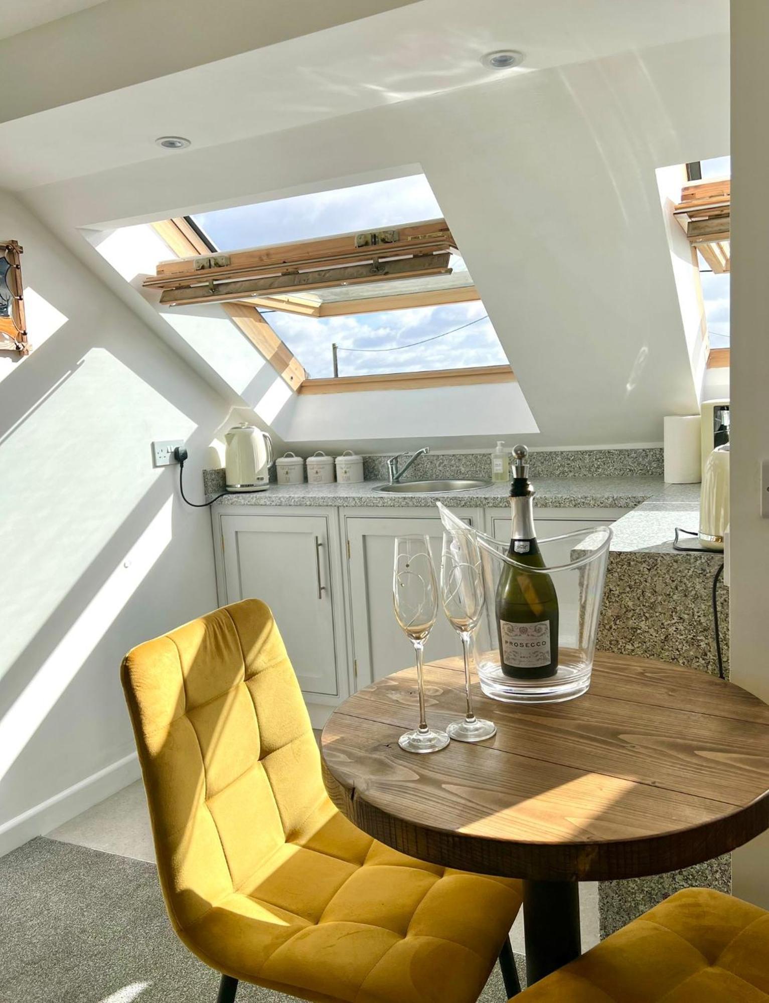 Seascape - Stylish Modern Apartment Barton on Sea Exterior photo