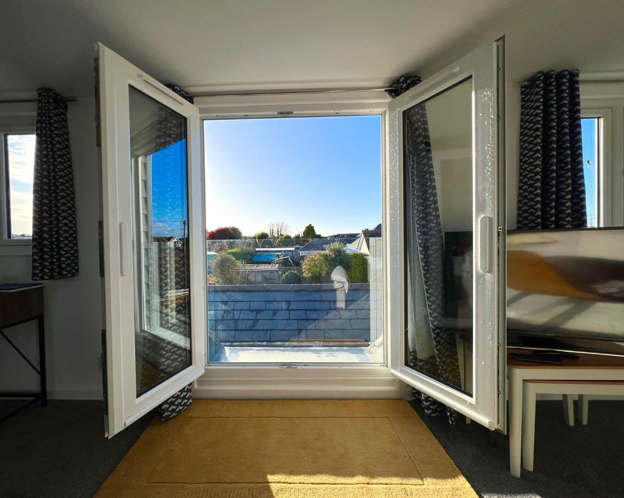 Seascape - Stylish Modern Apartment Barton on Sea Exterior photo