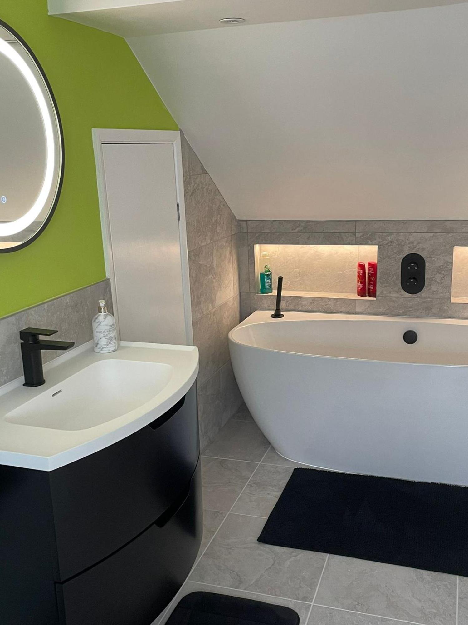 Seascape - Stylish Modern Apartment Barton on Sea Exterior photo